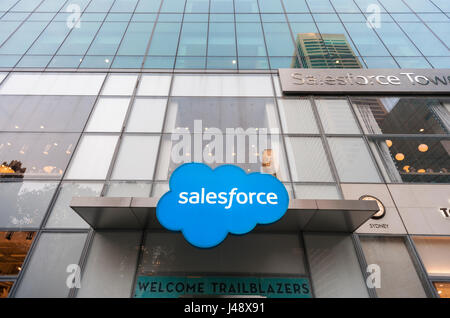 Die Büros von Salesforce, ein Cloud computing Unternehmen sind auf Dienstag, 9. Mai 2017 in Midtown Manhattan in New York gesehen. Die Cloud gegründetes Geschäft Platz in das MetLife Building, aka 3 Bryant Park und Büroturm, ursprünglich New York Telefon (Verizon nimmt) Gebäude, wird als "Salesforce Tower" umbenannt. (© Richard B. Levine) Stockfoto