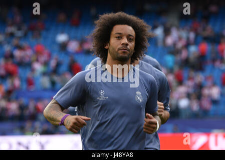 Madrid, Spanien. 10. Mai 2017. Marcelo von Real Madrid Aufwärmen vor der UEFA Champions League Viertel Finale Hinspiel match zwischen Club Atlético de Madrid und Real Madrid CF im Vicente Calderon Credit: Jorge Sanz/Pacific Press/Alamy Live News Stockfoto