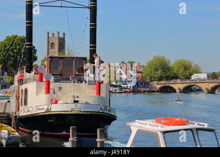 Henley, UK. 10. Mai 2017. Herrliches Wetter im Thames Valley. Besucher und Einheimische genießen Sie einen warmen Nachmittag am Fluss in Henley-on-Thames! Bildnachweis: Uwe Deffner/Alamy Live-Nachrichten Stockfoto