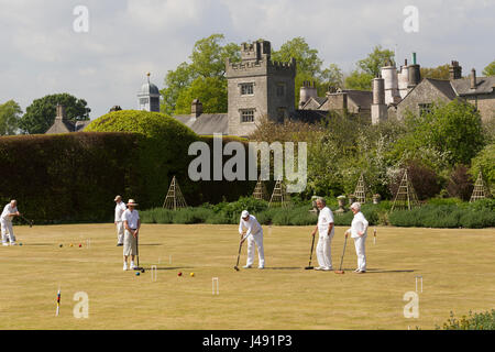 Cumbria, UK. 10. Mai 2017. Cumbria.Sunny Tag. Levens Hall - Westmorland Croquet Club spielen Sie eine Partie bei perfektem Wetter Credit: Gordon Shoosmith/Alamy Live News Stockfoto