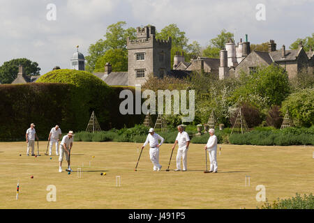 Cumbria, UK. 10. Mai 2017. Cumbria.Sunny Tag. Levens Hall - Westmorland Croquet Club spielen Sie eine Partie bei perfektem Wetter Credit: Gordon Shoosmith/Alamy Live News Stockfoto