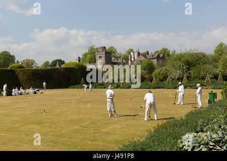 Cumbria, UK. 10. Mai 2017. Cumbria.Sunny Tag. Levens Hall - Westmorland Croquet Club spielen Sie eine Partie bei perfektem Wetter Credit: Gordon Shoosmith/Alamy Live News Stockfoto