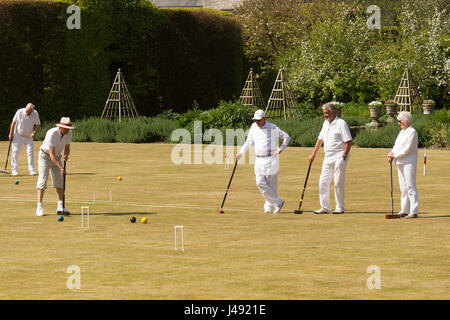 Cumbria, UK. 10. Mai 2017. Cumbria.Sunny Tag. Levens Hall - Westmorland Croquet Club spielen Sie eine Partie bei perfektem Wetter Credit: Gordon Shoosmith/Alamy Live News Stockfoto