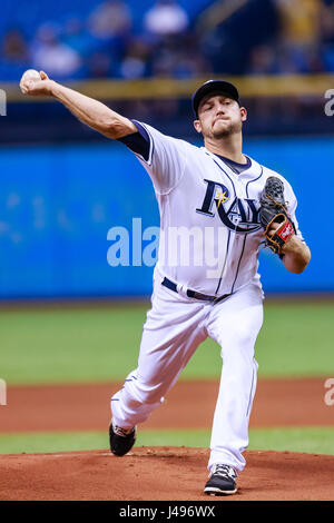 Tropicana Field. 9. Mai 2017. Florida, USA-Tampa Bay Rays Start Krug Matt Andriese (35) in das Spiel zwischen den Royals und die Sonnenstrahlen im Tropicana Field. Bildnachweis: Csm/Alamy Live-Nachrichten Stockfoto