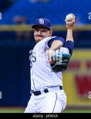 Tropicana Field. 9. Mai 2017. Florida, USA-Tampa Bay Rays Entlastung Krug Danny Farquhar (43) im Spiel zwischen den Royals und die Sonnenstrahlen im Tropicana Field. Bildnachweis: Csm/Alamy Live-Nachrichten Stockfoto