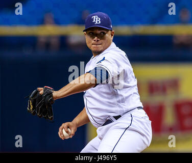 Tropicana Field. 9. Mai 2017. Florida, USA-Tampa Bay Rays Entlastung Krug Erasmo Ramirez (30) im Spiel zwischen den Royals und die Sonnenstrahlen im Tropicana Field. Bildnachweis: Csm/Alamy Live-Nachrichten Stockfoto