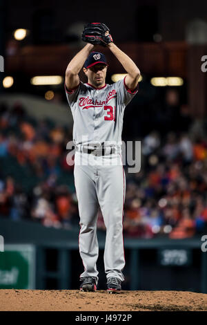 Baltimore, Maryland, USA. 9. Mai 2017. Washington Nationals ab Krug Max Scherzer (31) Stellplätze während MLB Spiel zwischen Washington Nationals und Baltimore Orioles an Oriole Park at Camden Yards in Baltimore, Maryland. Bildnachweis: Csm/Alamy Live-Nachrichten Stockfoto