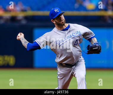 Tropicana Field. 9. Mai 2017. Florida, USA-Kansas City Royals Entlastung Krug Peter Moylan (47) im Spiel zwischen den Royals und die Sonnenstrahlen im Tropicana Field. Bildnachweis: Csm/Alamy Live-Nachrichten Stockfoto