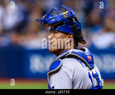 Tropicana Field. 9. Mai 2017. Florida, USA-Kansas City Royals Catcher Salvador Perez (13) im Spiel zwischen den Royals und die Sonnenstrahlen im Tropicana Field. Bildnachweis: Csm/Alamy Live-Nachrichten Stockfoto