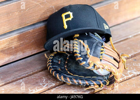 Los Angeles, CA, USA. 9. Mai 2017. im Spiel zwischen den Pittsburgh Pirates und die Los Angeles Dodgers, Dodger Stadium in Los Angeles, CA. Credit: Csm/Alamy Live-Nachrichten Stockfoto