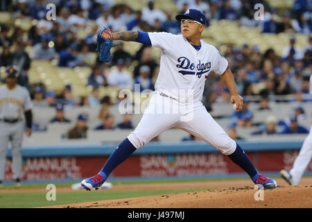 Los Angeles, CA, USA. 9. Mai 2017. Los Angeles Schwindler Krug Julio Chavez #7 macht den Start für die Dodgers im Spiel zwischen den Pittsburgh Pirates und die Los Angeles Dodgers, Dodger Stadium in Los Angeles, CA. Credit: Csm/Alamy Live-Nachrichten Stockfoto