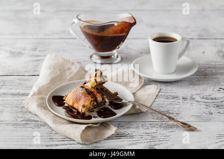 Tee mit Kuchen Stockfoto
