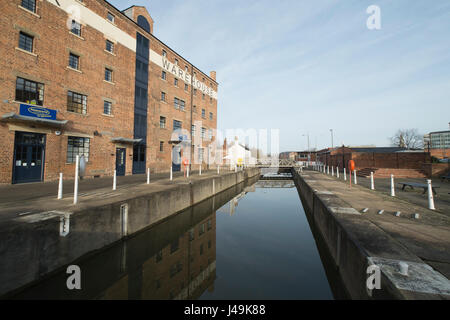 Canalside Szene aus Gloucester und Schärfe-Kanal im Süden Englands Stockfoto