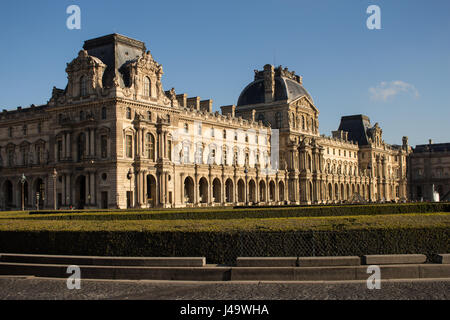 Jardins, Skulpturen et Pyramide du Louvre a de Paris Frankreich un Jour de Soleil Stockfoto