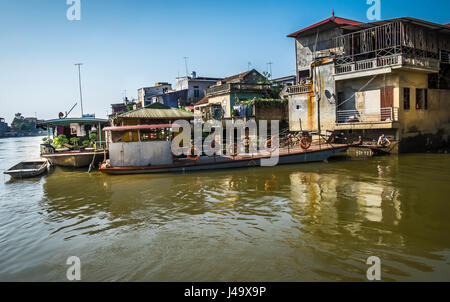 VAN HA, VIETNAM - ca. SEPTEMBER 2014: Lang Gom Tho Ha Dorf. Das Dorf gehört zur Gemeinde Van Ha, liegt 50 km entfernt von Hanoi in Nort Stockfoto