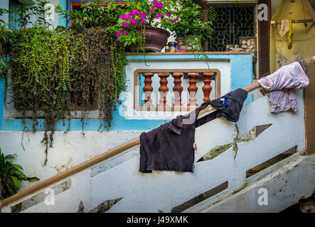 VAN HA, VIETNAM - ca. SEPTEMBER 2014: Eingang des Hauses im Lang Gom Tho Ha Village. Das Dorf gehört zur Gemeinde Van Ha, es ist befindet sich 50 Stockfoto