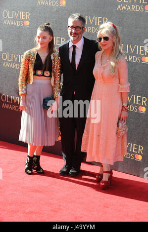 Dolly Loveday Baddiel, David Baddiel und Morwenna Banks Teilnahme an der 2017 Olivier Awards, in der Royal Albert Hall in London.  Mitwirkende: Dolly Loveday Baddiel, David Baddiel, Morwenna Banken wo: London, Vereinigtes Königreich bei: 9. April 2017 Credit: WENN.com Stockfoto