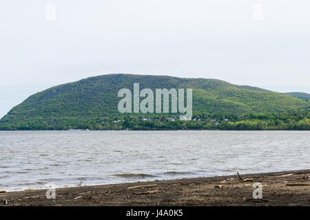 Skyline von Bear Mountain State Park von Fort Montgomery in Upstate New York Stockfoto