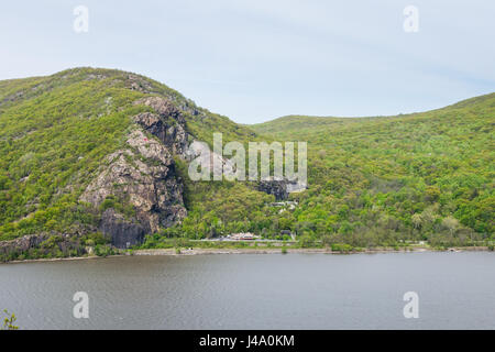 Skyline von Bear Mountain State Park von Fort Montgomery in Upstate New York Stockfoto