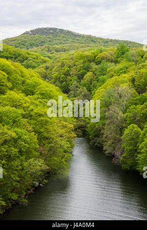 Skyline von Bear Mountain State Park von Fort Montgomery in Upstate New York Stockfoto