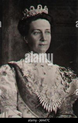 Königin Victoria von Schweden, geboren als Prinzessin Victoria, ist ein Mitglied der schwedischen Königsfamilie. Sie ist bekannt für ihre königlichen Pflichten und ihr Engagement in schwedischen kulturellen und karitativen Angelegenheiten. Als Tochter von König Carl XVI. Gustaf ist ihre Rolle in der Königsfamilie von zentraler Bedeutung für die moderne schwedische Monarchie. Stockfoto