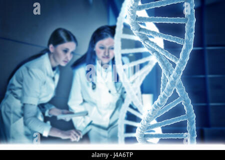 Chemie-Spezialisten arbeiten im Labor Stockfoto