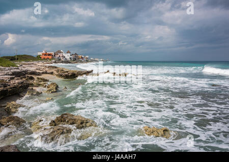 Ansichten von der karibischen Küste von Isla Mujeres entlang Panoramafahrt, Quintana Roo, Mexiko. Stockfoto