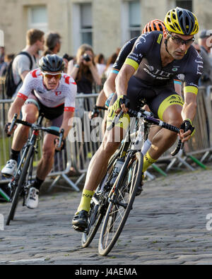 Konkurrenten werden im Bad des Royal Crescent dargestellt, wie sie in der letzten Runde des Rennens Pearl Izumi Tour Series professionelle Fahrrad Zyklus teilnehmen Stockfoto