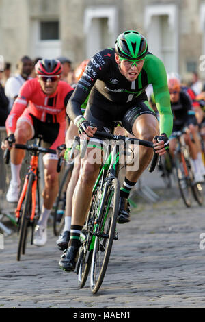 Konkurrenten werden im Bad des Royal Crescent dargestellt, wie sie in der letzten Runde des Rennens Pearl Izumi Tour Series professionelle Fahrrad Zyklus teilnehmen Stockfoto