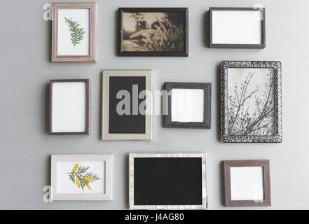 Leere Kopie Raum Fotorahmen auf grauem Hintergrund Stockfoto