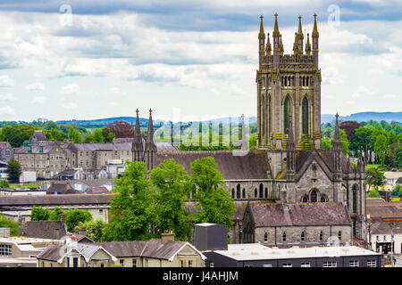 Panoramablick von Kilkenny mit Str. Marys Kathedrale, Irland Stockfoto