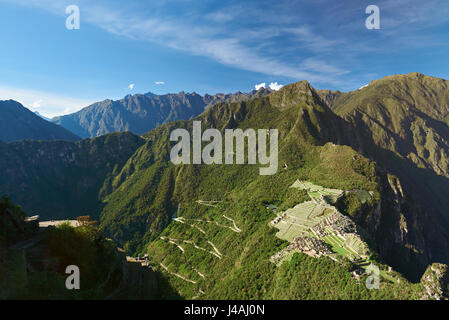 Panoramablick auf verlorene Stadt Machu Picchu. Weiten Blick auf alte Ica Stadt von oben Stockfoto
