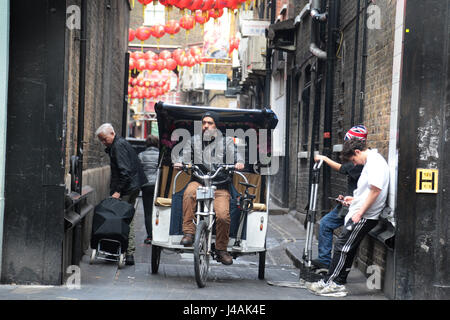 Straße Leben ein Back Street in Soho beobachtete für zehn Minuten. Stockfoto