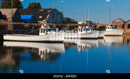 Kommerziellen Fischerboote am Kai in ländlichen Prince Edward Island, Kanada. Stockfoto