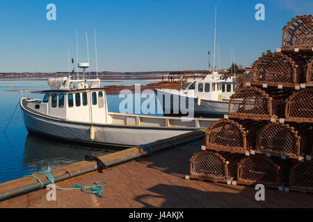 Kommerziellen Fischerboote am Kai in ländlichen Prince Edward Island, Kanada. Stockfoto