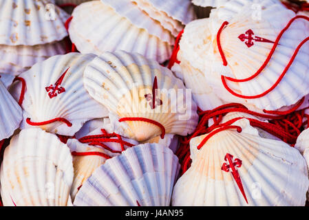 Der Weg des Apostels Jakobus in Galicien Shell Souvenirs. Pedrafita Cebreiro, O Cebreiro, Galizien, Spanien, Europa Stockfoto