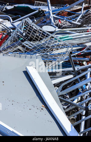 Ein Haufen Schrott Metall warten recycelt werden Stockfoto