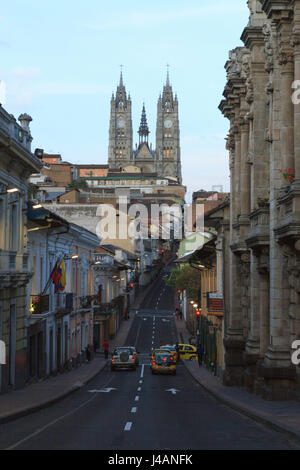 Basilika-Ansicht von der Innenstadt von Quito in Ecuador Stockfoto