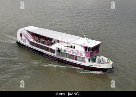 Die "Wiking", ein Hop-on-Hop-off Tourist Silverline Touristenboot an der Donau, Budapest, Ungarn. Stockfoto