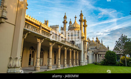 Blick auf das Brighton Royal Pavillon, König George IV im Indo-Barbaren-Stil erbaut Stockfoto