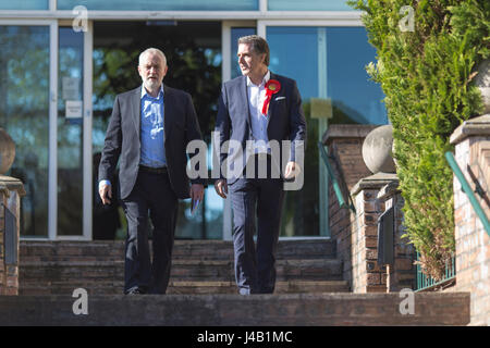 Jeremy Corbyn, Führer der Labour Party, Oins neu Bürgermeister Metro von der Liverpool City Region Steve Rotheram-n-Liverpool Stockfoto