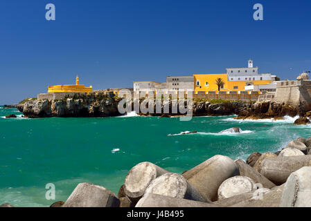 Küsten Blick auf die Fortaleza de Peniche Stockfoto