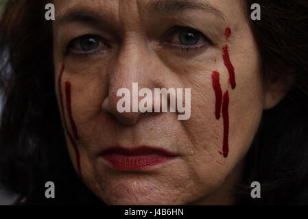 Madrid, Spanien. 11. Mai 2017. Tiere Rechte Aktivist bei einem Protest gegen Stierkampf in Madrid. Bildnachweis: Pazifische Presse/Alamy Live-Nachrichten Stockfoto