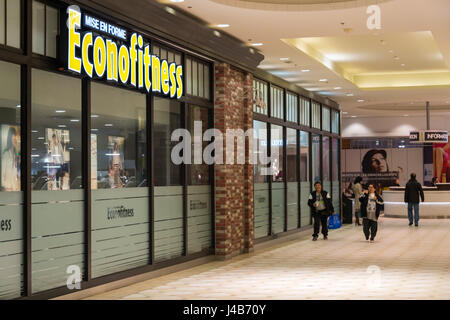 Low-Cost-Fitness-Studio Econofitness Promenaden Cathedrale in Montreal Stockfoto