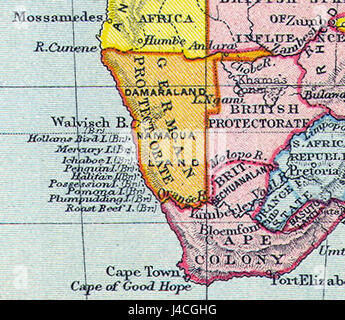 Diese Karte aus dem Jahr 1897 zeigt die Pinguininseln vor der Küste der Antarktis. Die Inseln sind detailliert dargestellt und zeigen das geografische Layout und die umliegenden Meeresmerkmale der damaligen Zeit. Die Pinguininseln sind für ihre historische Bedeutung bei der Erforschung der Antarktis bekannt. Stockfoto