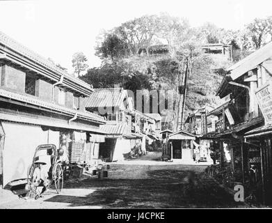 „One Hundred Steps in Yokohama“ ist ein historisches Bild oder Dokument, möglicherweise aus dem PSM (Popular Science Monthly), das die einzigartigen geografischen oder kulturellen Aspekte von Yokohama, Japan, im 19. Oder frühen 20. Jahrhundert darstellt. Stockfoto