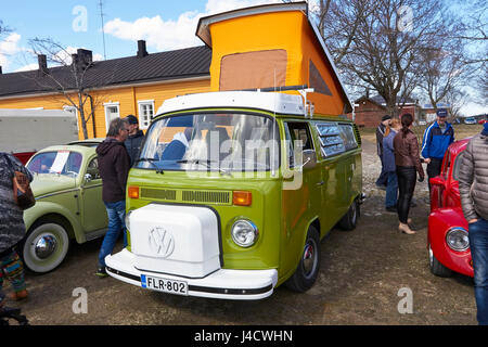 VW Campingbus mit Hochdach Stockfoto