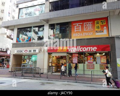 Wellcome-Superstore in Queens Road West in der alten Chinatown Sheung Wan auf Hong Kong Island - Wellcome-Supermarkt-Kette gehört zu den zwei größten Supermarktketten in Hong Kong | weltweite Nutzung Stockfoto