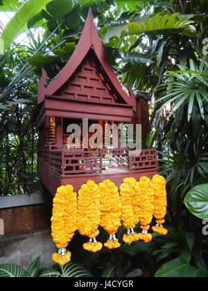 Geisterhaus im Jim Thompson House Museum in Bangkok - Jim Thompson war ein amerikanischer Geschäftsmann, die geholfen haben, die thailändische Seidenindustrie in den 1950er und 1960er Jahre neu zu beleben. | weltweite Nutzung Stockfoto