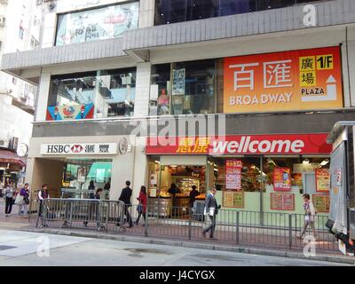 Wellcome-Superstore in Queens Road West in der alten Chinatown Sheung Wan auf Hong Kong Island - Wellcome-Supermarkt-Kette gehört zu den zwei größten Supermarktketten in Hong Kong | weltweite Nutzung Stockfoto